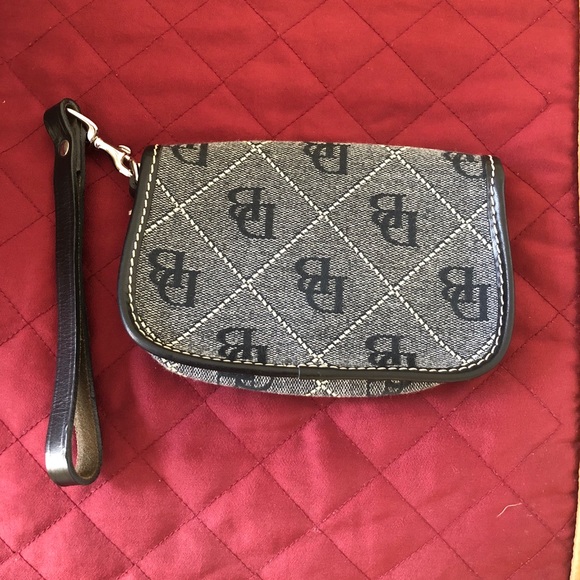 Beautiful Dooney & Bourke Wristlet - Picture 3 of 4